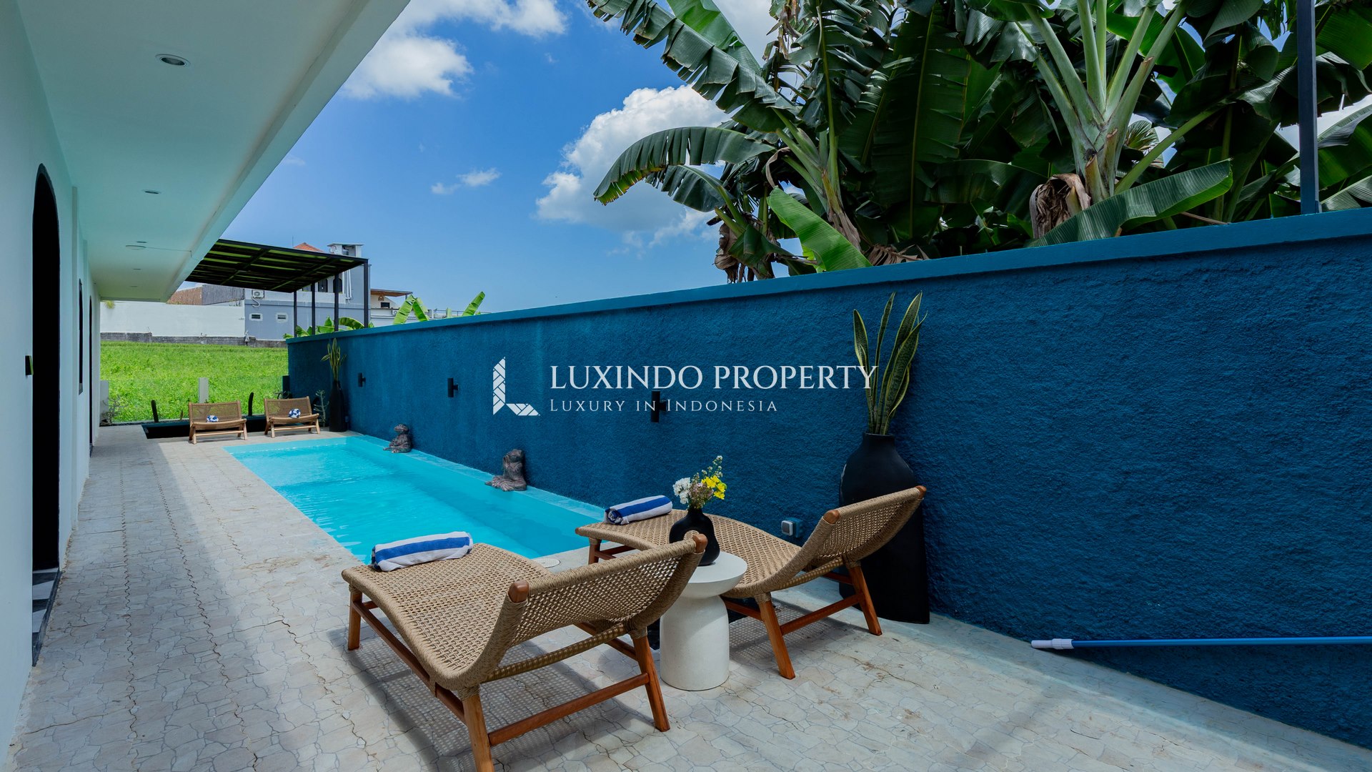 CANGGU - MODERN 3-BEDROOM VILLA WITH RICE FIELD VIEWS AVAILABLE FOR RENT (RV498)